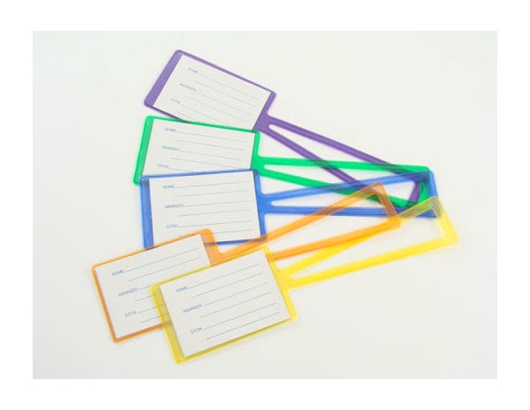 Etichetta bagaglio in PVC con taschetta trasparente.Fornita con talloncino